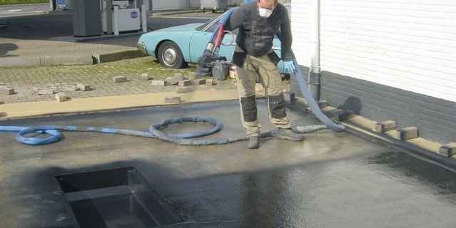 Coatingwerkzaamheden vloer bij benzinepomp