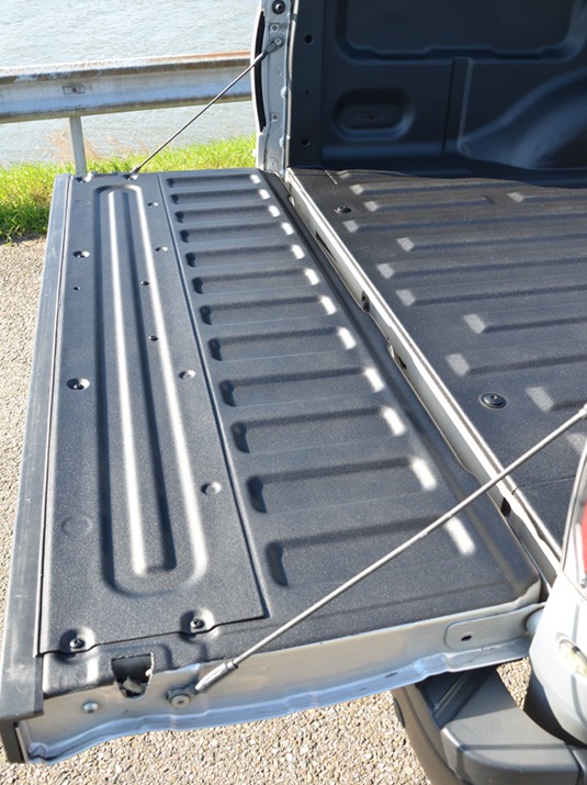 De uitgeklapte laadklep van een pickup is voorzien van anti-kras en anti-slip coating